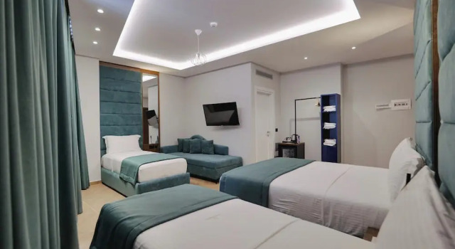 Четырёхместный номер Standard с видом на бассейн Dukas Boutique Hotel