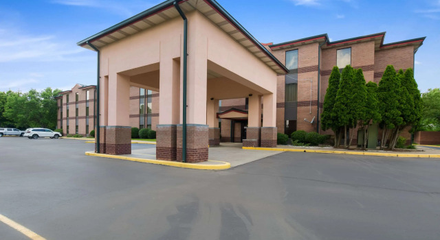 Quality Inn & Suites Sellersburg - Louisville Area