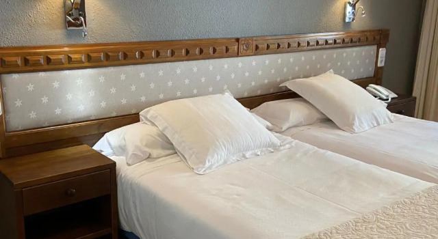 Трёхместный номер Standard Hotel Edelweiss Candanchú