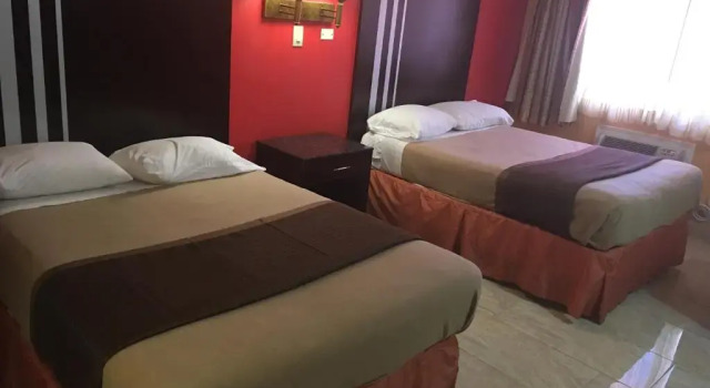 Четырёхместный номер Standard Travelodge by Wyndham Bay Shore Long Island