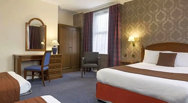 Четырёхместный номер Standard Ramada by Wyndham Crawley Gatwick