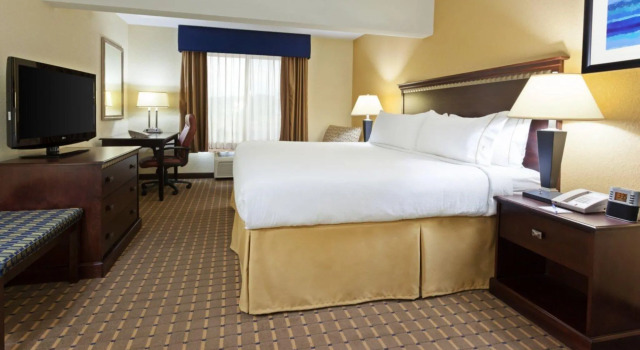 Двухместный люкс Holiday Inn Express & Suites - Smithfield/Selma by IHG