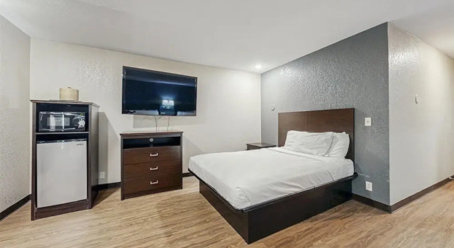 Шестиместный люкс Red Lion Inn & Suites Olathe Kansas City
