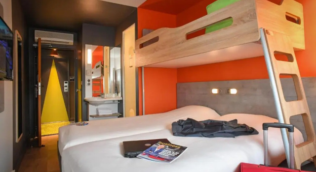 Трёхместный номер Standard ibis budget Saint Lô