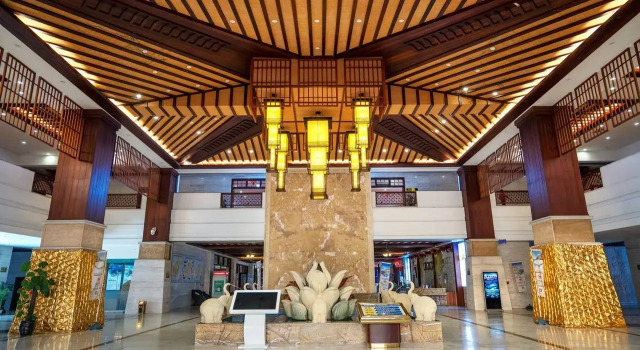 Lankang Seaview Grand Hotel, Rezerwuj Hotel Hotele w Songming z parkingiem, Parking