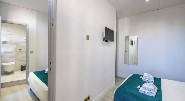 Hotel Avaton - Family Bedroom - Cannes Palais, Забронировать Отель Отели Канн с парковкой, рядом с Le Croisette Casino Barriere de Cannes, Парковка