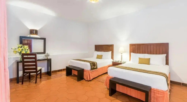Четырёхместный люкс с видом на улицу Hotel Casa Virreyes