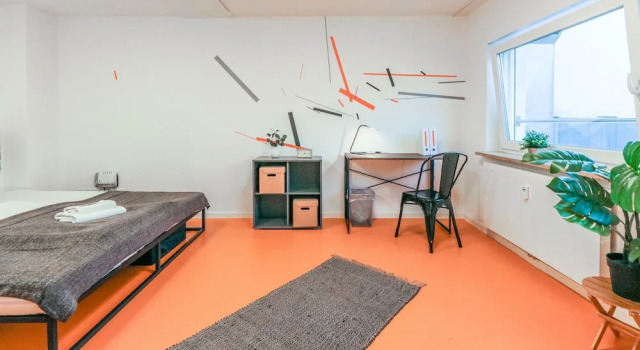 Hostel room downtown new clean cool, Забронировать Хостел Отели Мангейма с парковкой, рядом с Ратуша Мангейма, Парковка