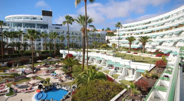 Luxury Apartments in first beach line with pool, Book Apartment Hotels in Tenerife with Parking, Parking
