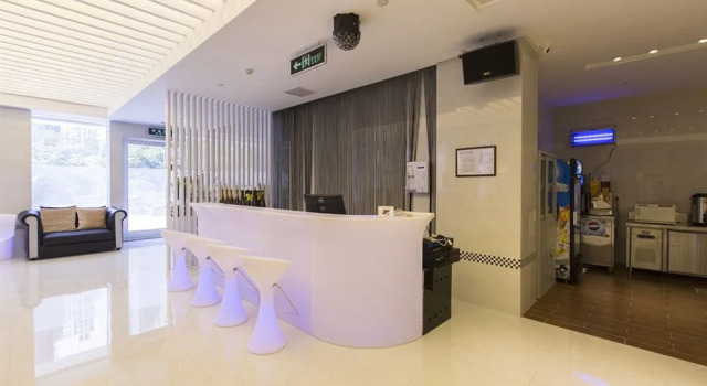 六星汽车宾馆(深圳龙岗中心城店), Rezerwuj Hotel Hotele w Shenzhen z parkingiem, Parking