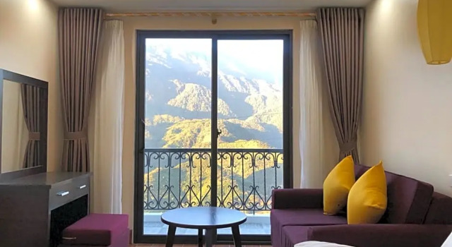 Номер Standard с балконом Muong Hoa View Hotel