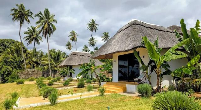 Waterfall Retreat, Book Hotel Pemba 