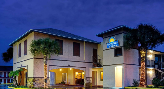 Кровать в общем номере Days Inn by Wyndham Kissimmee West
