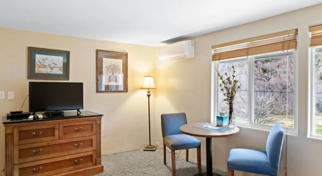Студия Deluxe Indian Creek Lodge