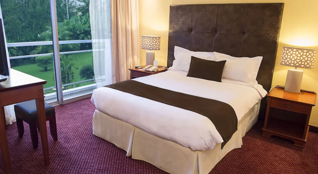 Номер Classic с балконом и с видом на сад Hotel des Mille Collines