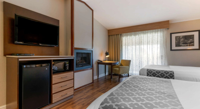 Четырёхместный номер Standard Best Western Plus Forest Park Inn