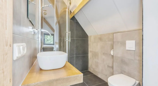 Modern Lodge Stay With Pond View