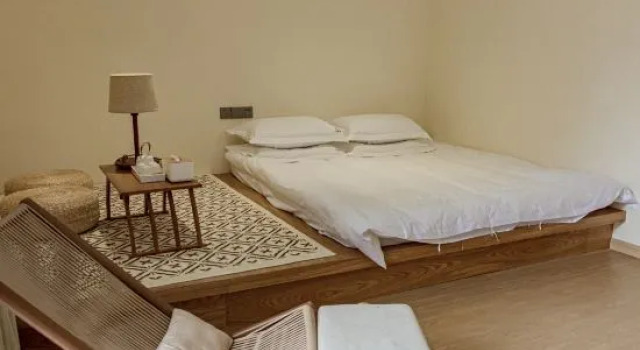 Люкс с 2 комнатами с видом на внутренний двор Yishan Guanlan Homestay(Gucheng Branch)