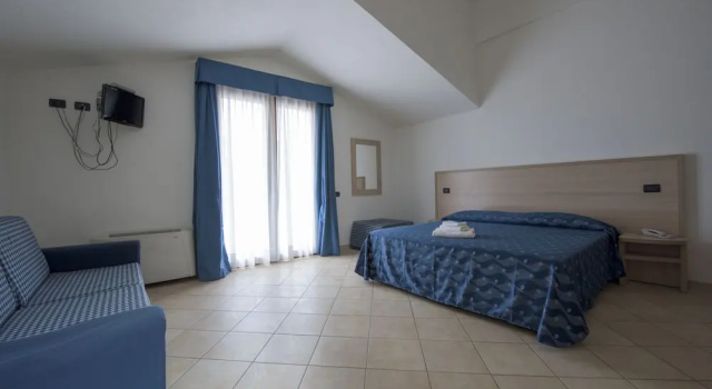 Четырёхместный номер Standard Hotel Isola Rossa