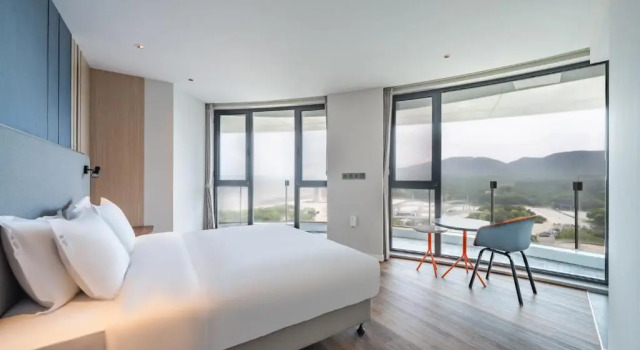 Двухместный люкс c 1 комнатой с видом на море Holiday Inn Express Huludao Seaview by IHG