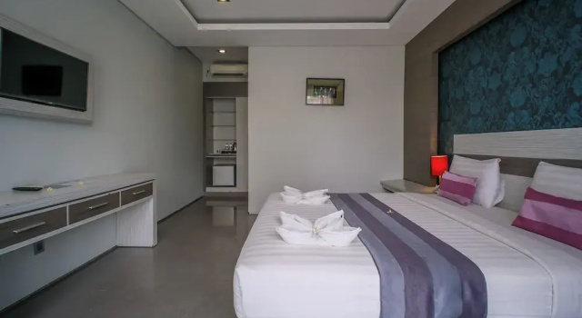 Номер Deluxe с балконом и с видом на сад Kamini Legian Hotel