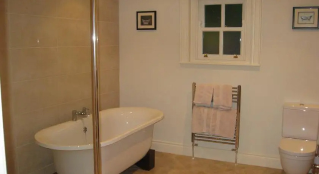 Castle View Cottage, Book Feriehus Hoteller i Fermanagh County med parkering, Parkering