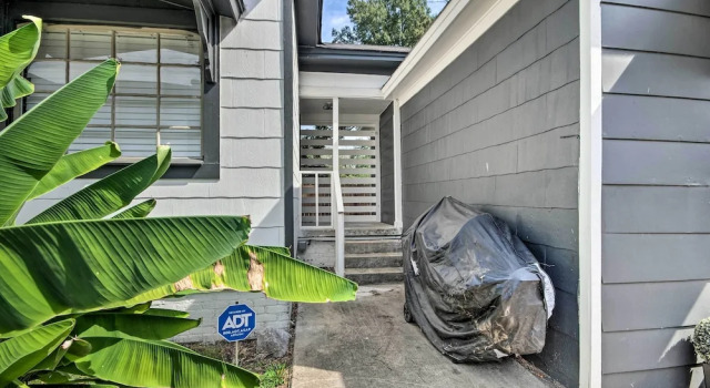 Апартаменты Updated Greenwood Cottage Apt < 1 Mi to Dtwn!
