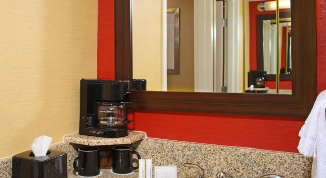 Люкс Courtyard by Marriott Baltimore Downtown Inner Harbor