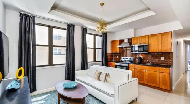 Апартаменты Classic, Modern With a Splash of Glam 2BD Apt
