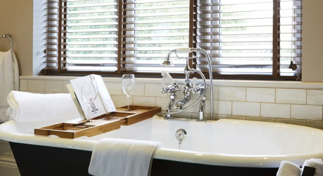 Апартаменты The Plough Inn & Cottages