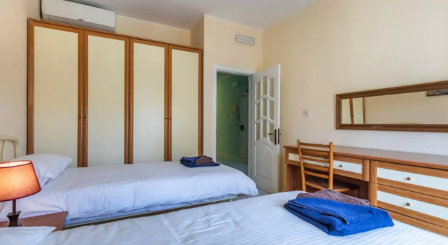 Fantastic 3 Bedroom Duplex Penthouse with Terrace, Foglalás Szálloda San Ġiljan Málta