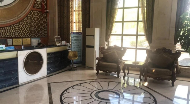 Yi Jiangnan Holiday Hotel, Varaa Hotelli Hotellit Jiaxing pysäköinnillä, Pysäköinti