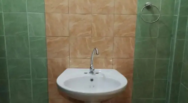 Четырёхместный семейный номер Standard Ross Rose Budget Hotel