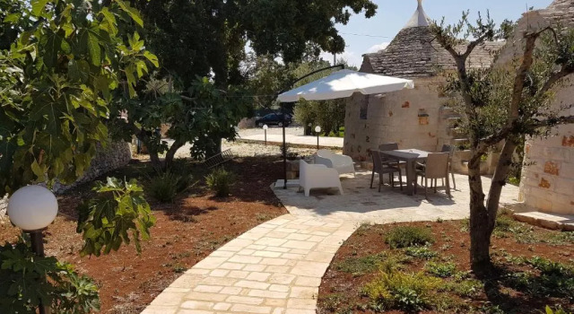 Коттедж с 2 комнатами с видом на сад Almapetra Trulli Resort