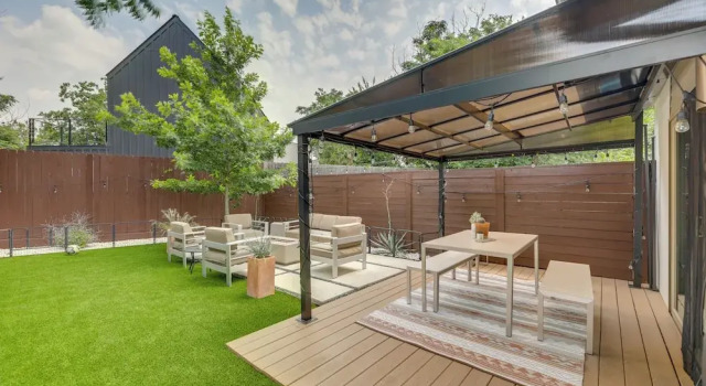Апартаменты с 4 комнатами с балконом Modern Austin Vacation Rental w/ Covered Patio