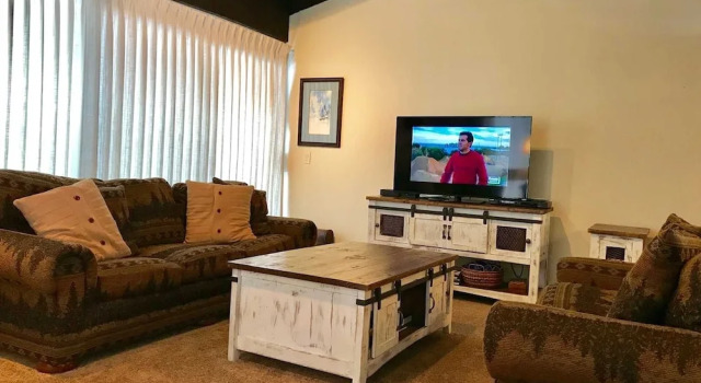 Mammoth S #201 4 Bedroom Condo, Забронировать Дом для отпуска Виллы Маммот-Лейкс, рядом с Гондольный подъемник Вилидж, Вилла
