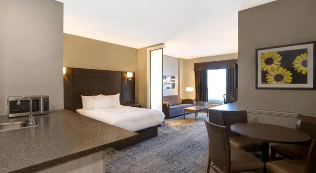 Люкс Days Inn & Suites by Wyndham Warman