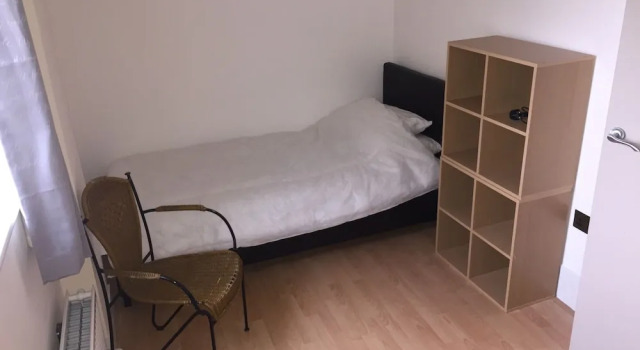 Large 2-bed House Derbyshire off Chatsworth rd, Забронировать Дом для отпуска Честерфилд Дербишир, рядом с St Mary &amp; All Saints Church