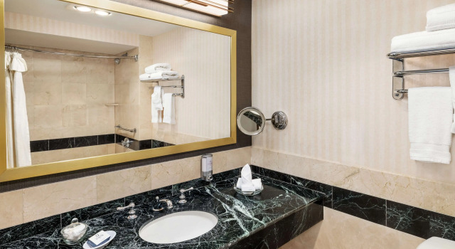 Четырёхместный номер Standard с балконом Inn at Great Neck, WorldHotels Crafted