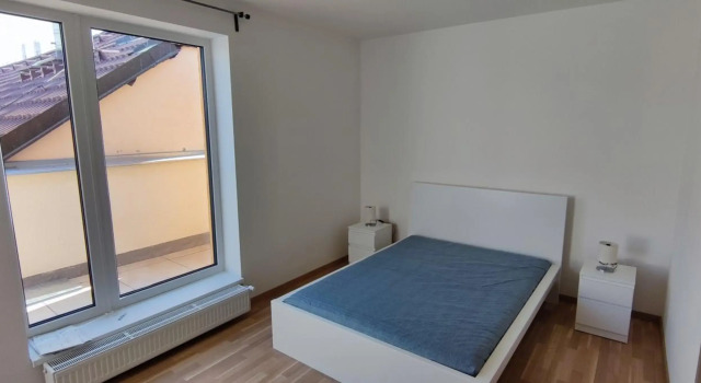 One bedroom penthouse apartment in the brand new building close to the city center with free parking
