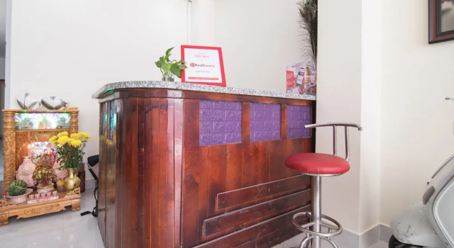 RedDoorz Plus  Le Van Sy Street 2