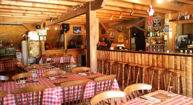 Chalets du Camping Le Bivouac, Boek Chalet Hotels in Franche-Comte met ontbijt, Ontbijt
