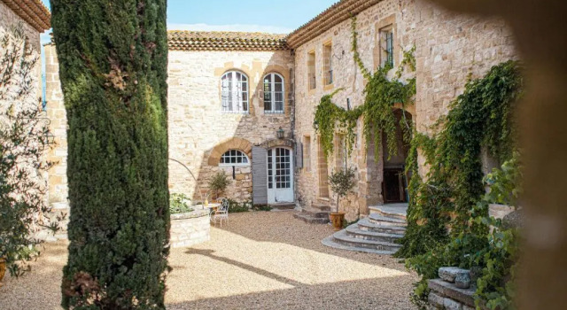 Prieuré Notre-Dame de Conil - 12e siècle, Rezerwuj Hotel Hotele w Rognes z parkingiem, Parking