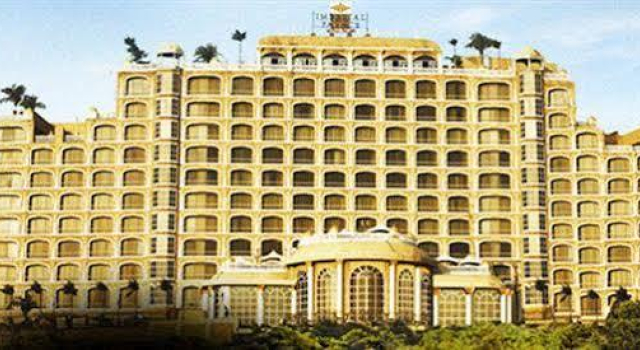 Imperial Palace, Varaa Hotelli Hotellit New Delhi uima-altaalla, Uima-allas