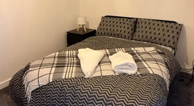 2 Bed - Sleeps 6 - Free Parking, Varaa Huoneisto Asunnot kohteessa Merseyside, Huoneisto