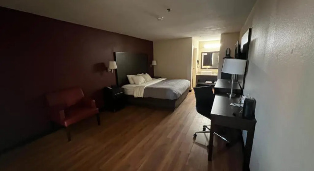 Двухместный номер Standard Quality Inn & Suites near six flags and medical center