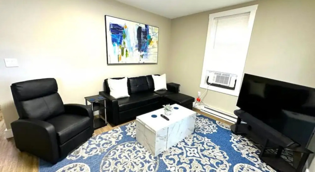 Cozy Unit King bed Laundry, Забронировать Отель Уилмингтон Делавэр, рядом с Делавэрский центр современного искусства