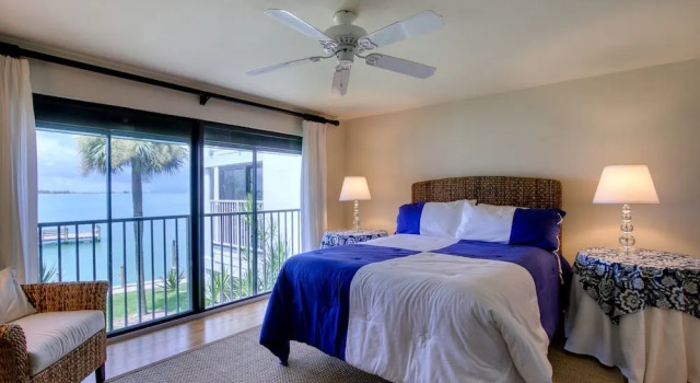 Mariner Point 232, Забронировать Отель Отели Санибел с парковкой, рядом с Bailey's Beach, Парковка