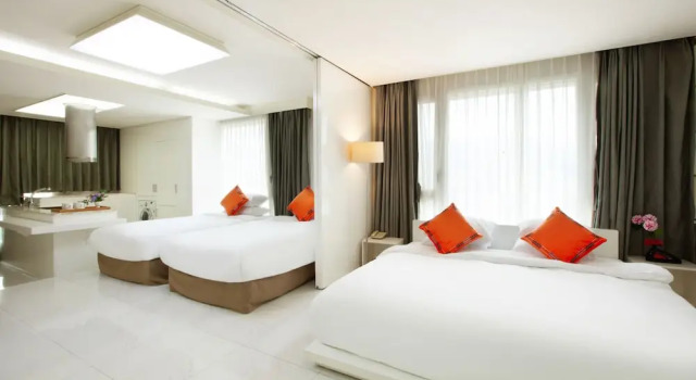 Трёхместный семейный номер Standard Shin Shin Hotel Jeju Ocean
