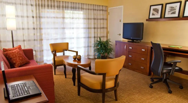 Двухместный люкс c 1 комнатой Courtyard by Marriott Spokane Downtown at the Convention Center